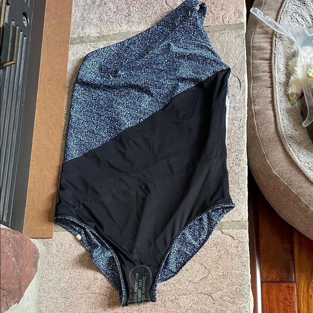 Summersalt  The Sidestroke One-Shoulder Swimsuit - Picture 5 of 10